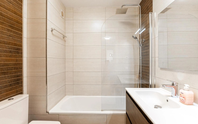 3 bedroom apartment with private rooftop terrace