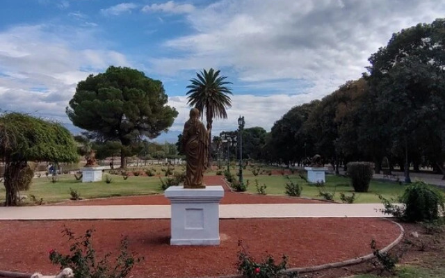 Plaza Independencia Mendoza Sol y Nieve
