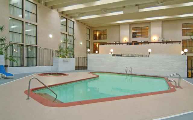 Red Lion Hotel Farmington