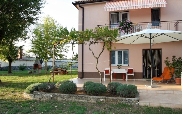 Nice Holiday House With Large Garden For 5 Persons Near Rovinj And Lim Bay