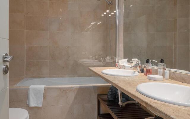2130-Amazing 2 bedrooms with terrace sea view