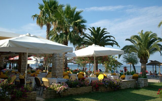 Three Stars Beach Hotel
