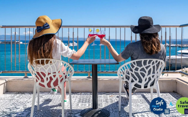 Galeria Valeria Seaside Downtown - MAG Quaint & Elegant Boutique Hotel