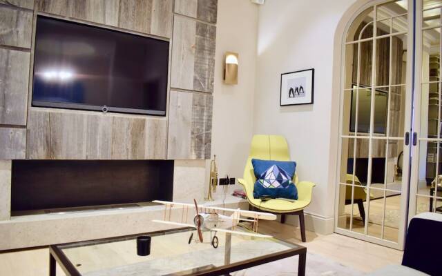 Bright Spacious 3 Bedroom Home in Chelsea