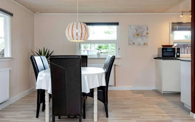 6 Person Holiday Home in Vaeggerlose