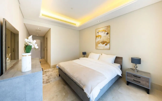 Spacious beachfront 2 bedroom apartment