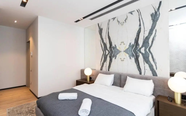 Luxury Hotel Apartment With Stunnig Views For 4