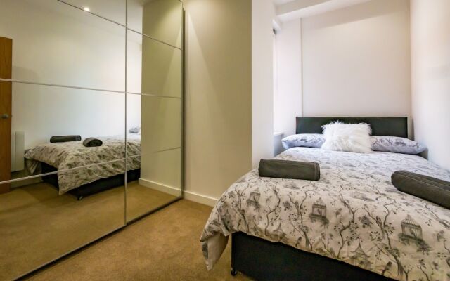 Luxury Reading Apartment