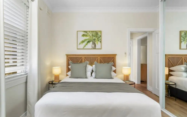Spacious 2-bed Apartment in the Heart of Manly – Guest Rooms – Sydney