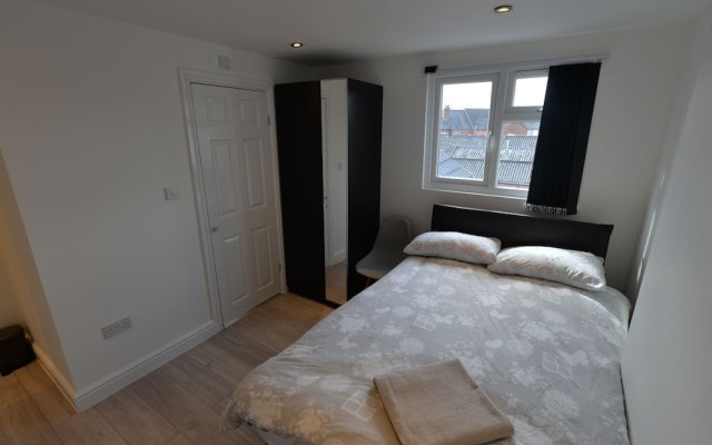 Inviting Holiday Home in Coventry Near Coventry University