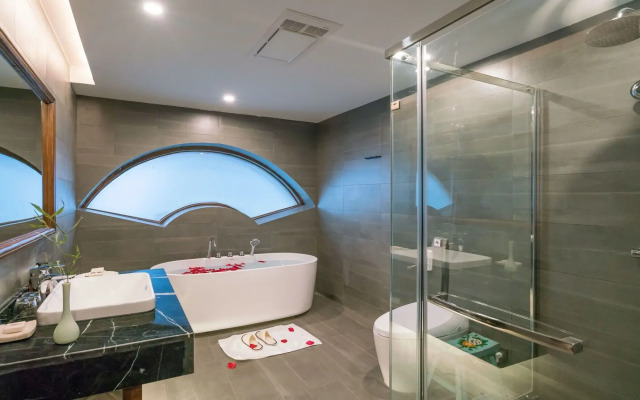 Lize Graceland Artistic Suite Inn