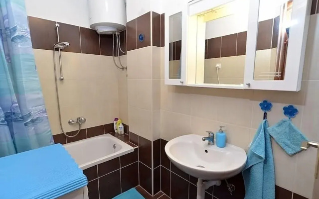 Apartment 640