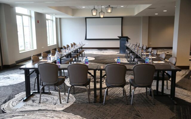 Hotel Indigo Naperville Riverwalk by IHG