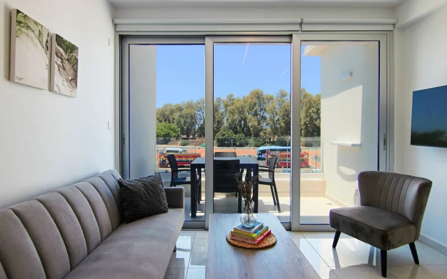 Phaedrus Living: Seaside Executive Flat Harbour 207