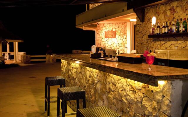 Sonesta Maho Beach All Inclusive Resort Casino & Spa