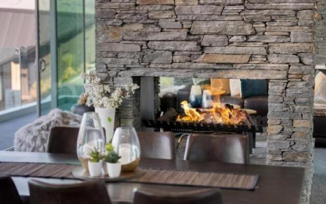 Remarkable Queenstown Lake House