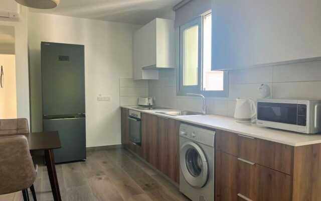 Phaedrus Living Coral Suites Aura