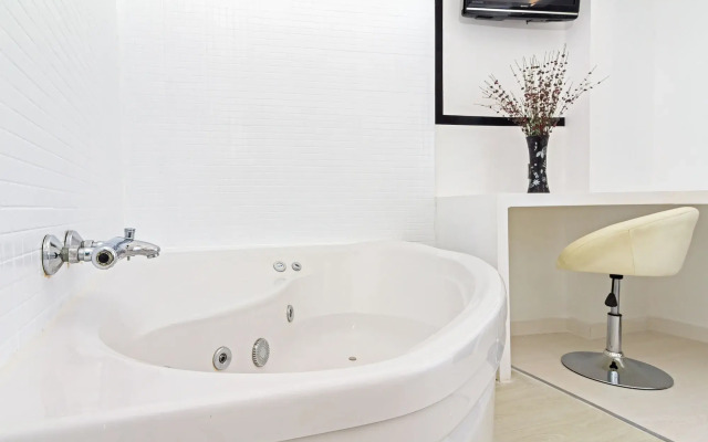 Hostal Gran Via 63 Rooms
