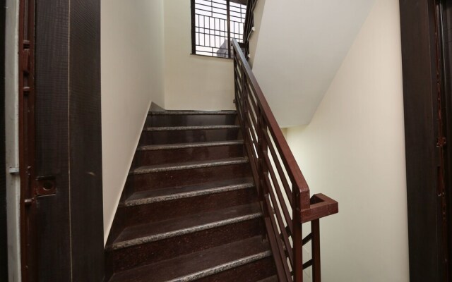 OYO 13132 Newtown