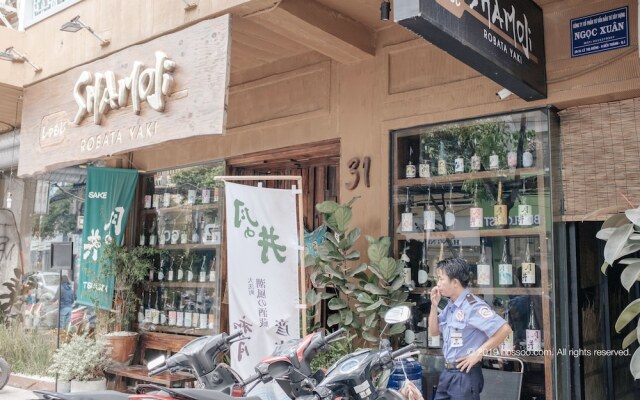 Parfait Studio private Balcony CBD