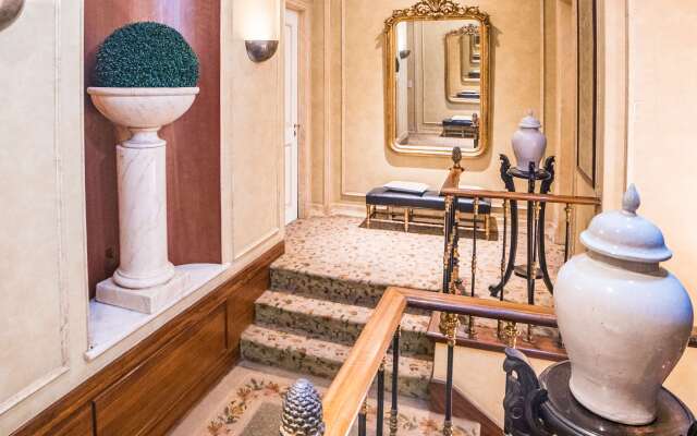 As Janelas Verdes Inn, a Lisbon Heritage Collection