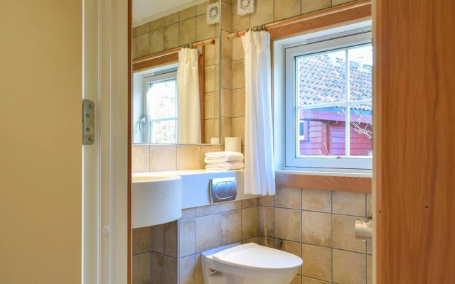 Beautiful Home in Farsund With 4 Bedrooms and Wifi