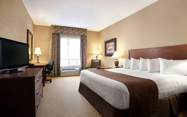 Days Inn & Suites Strathmore