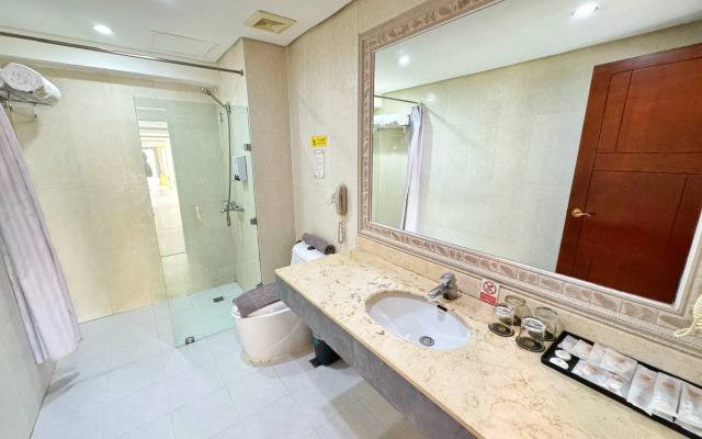 Golden Phoenix Hotel Boracay
