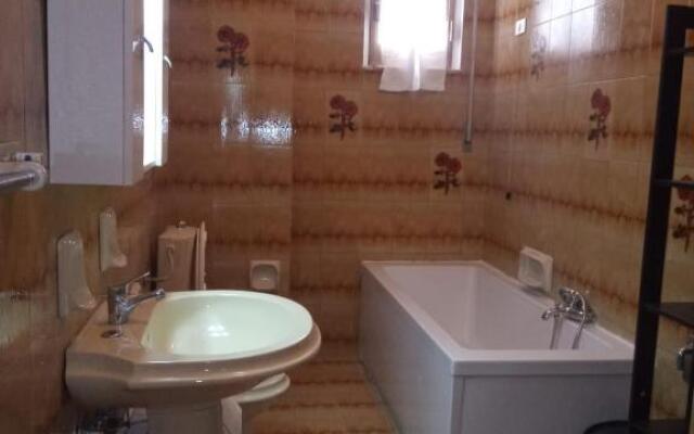 the Pearl in the Alley