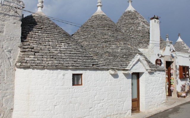 Trulli Pietradimora B&B