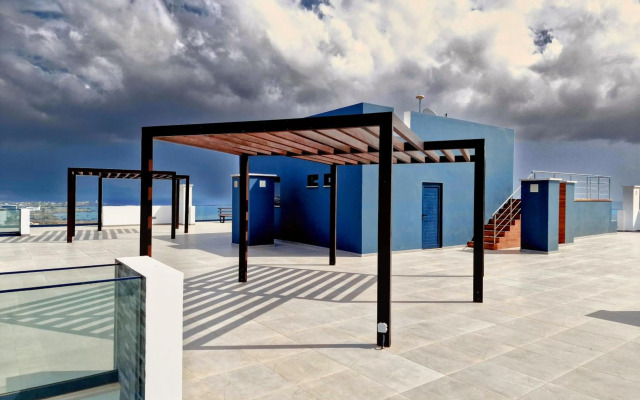 Apartamento encantador com piscina e vista mar