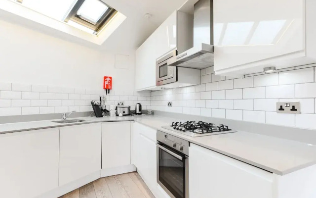 Trafalgar Square by Excel Apartments