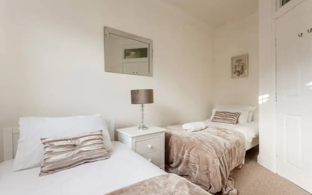 Modern Apartment - mins to Marina/Stadium/City Center