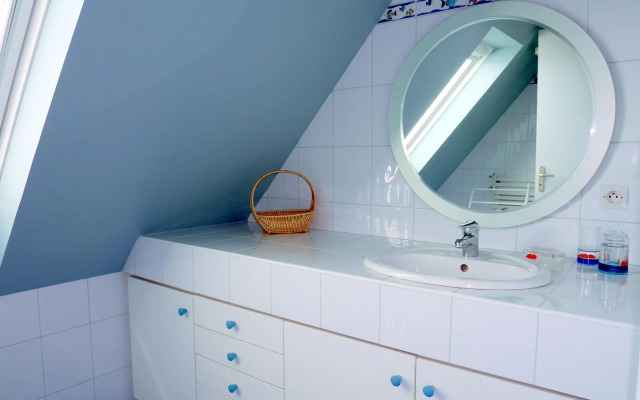 Holiday Home in Plouneour Near Sandy Beach