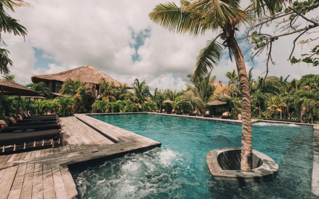 Radhoo Tulum