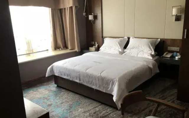 Fufeng Holiday Hotel