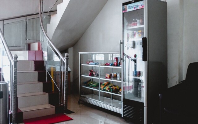 RedDoorz Plus near Palembang Indah Mall