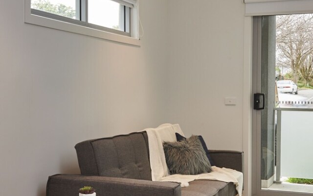 Bright and Updated 1 Bedroom Apartment