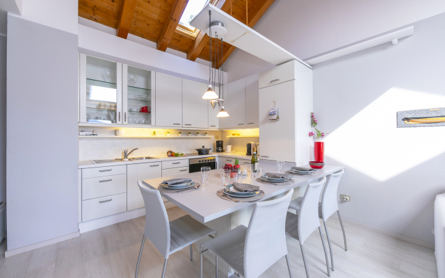 Blu Lake Apartment on Ghiffa Beach