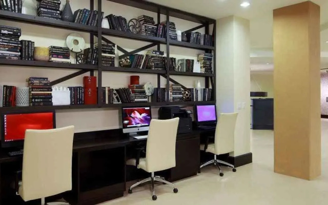 1919 Clarendon by Executive Apartments