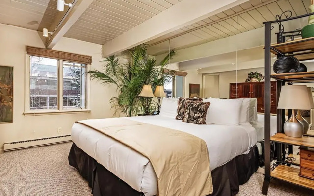 Chateau Dumont Unit 11