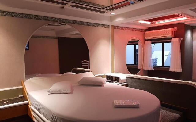BAMBINA HOTEL -Adultos Somente