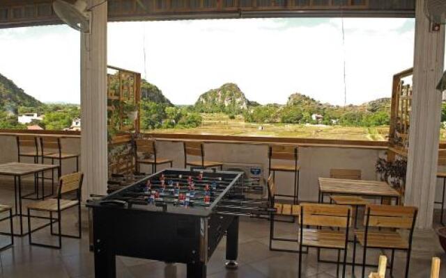 Toms Hostel