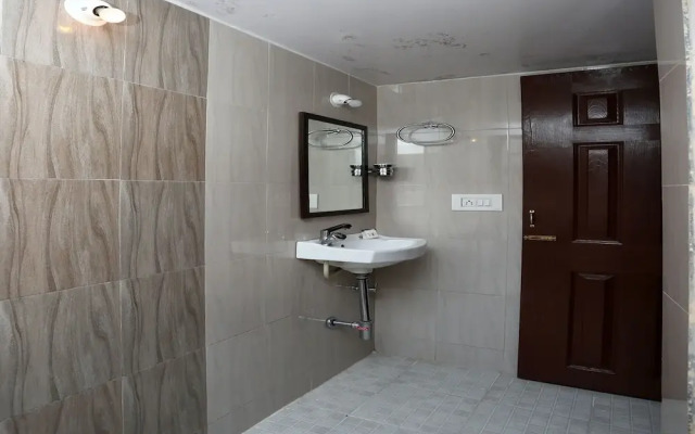 OYO 9263 Home Breezy 2BHK Raja's Seat