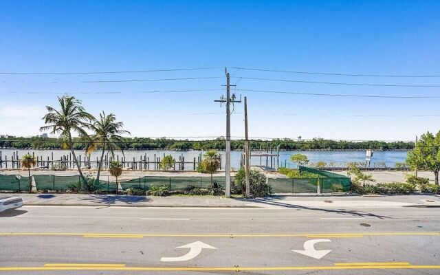 Intracoastal View Christmas Getaway Downtown