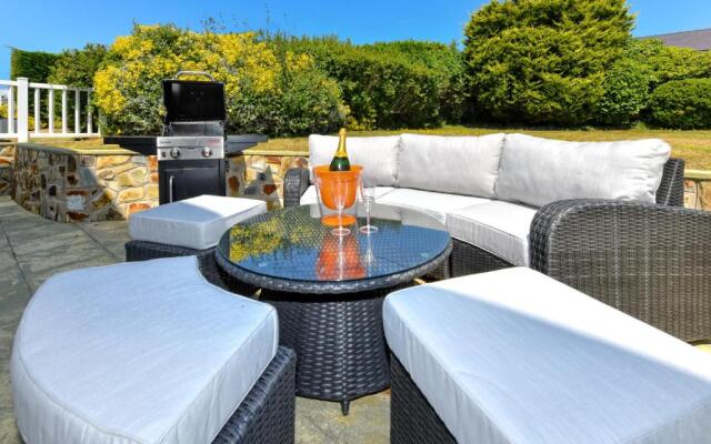 Bryn Rhosyn, 10 Cae Du