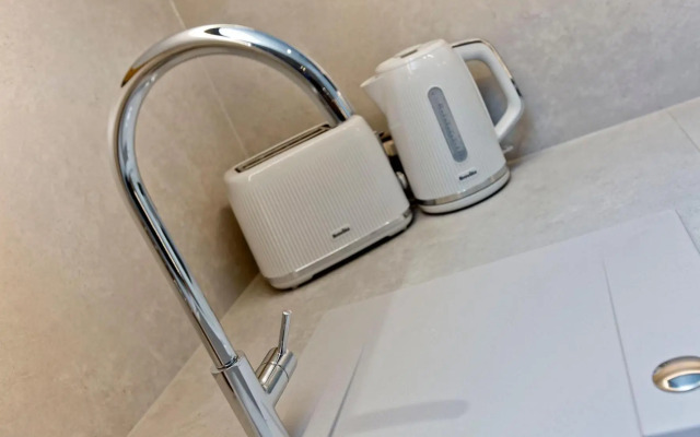 Ultra Modern, West End Village, Refurbished 1 bed