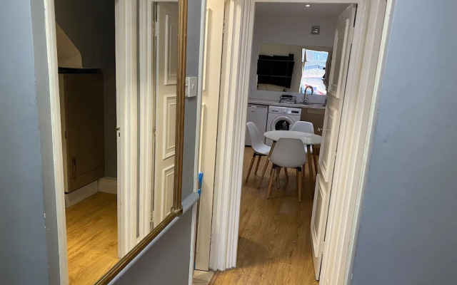 Impeccable 2-bed Apartment in Central London