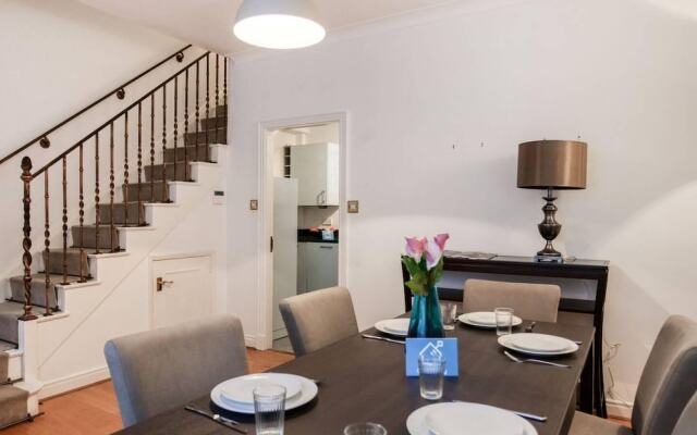 Bright and Cosy 3BR Mews House