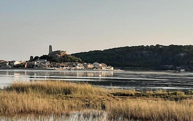 Entre port et village